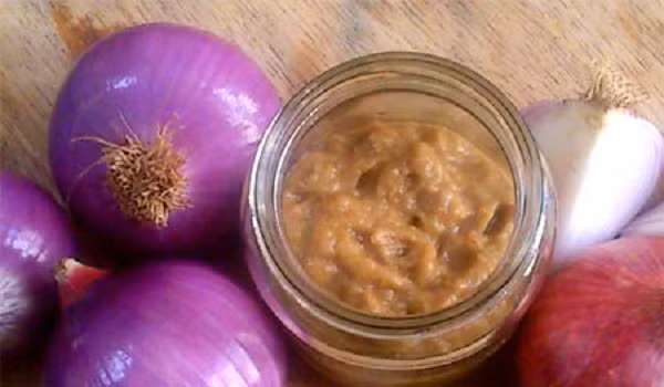 Chế thuốc bằng cách: Nghiền hạt cải thành bột, cho hành củ giã nhuyễn vào trộn cùng rồi đắp vào chỗ bị nhọt hoặc hạch. Mỗi ngày bạn đắp thuốc một lần cho đến khi khỏi.