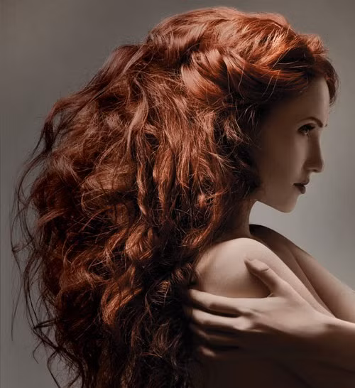 Cuối cùng bạn phải lưu ý tuyệt đối không nên nhuộm tóc liên tục, tối thiểu chỉ 6 tháng nhuộm một lần để hạn chế những tác động xấu của hóa chất với sức khỏe.