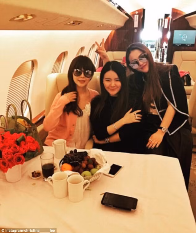 Christina Lee, một thành viên hội con nhà giàu khác của Trung Quốc, đi du lịch bằng chuyên cơ riêng cùng bạn bè. Ảnh: Instagram.