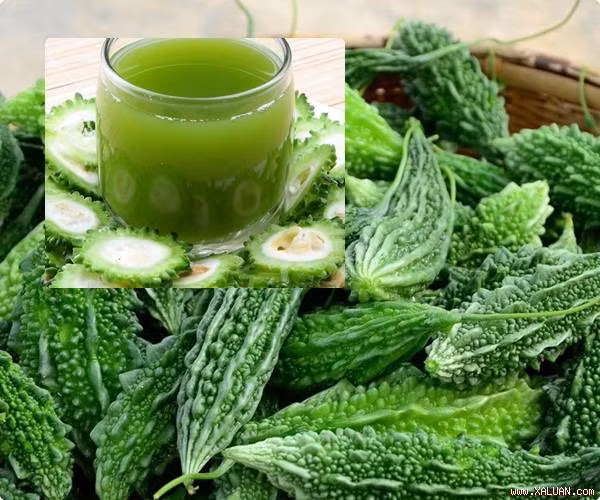 Chữa ho mướp đắng cũng rất đơn giản. Bạn lấy 1-2 quả mướp đắng rửa sạch, bổ làm đôi, nấu với nước, sau đó lấy nước uống trong ngày. Ảnh: Kênh sức khỏe, Getty. (Thông tin trong bài mang tính chất tham khảo, vui lòng hỏi ý kiến bác sĩ khi sử dụng)