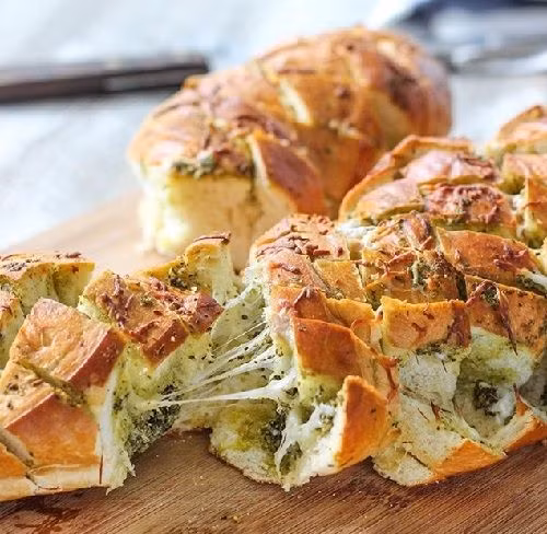 Bánh mì nướng phô mai đây là một biến tấu mới lạ của món bánh mì ngày đông.