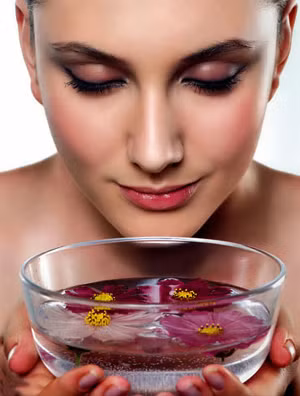 Tắm thanh lọc giải độc cơ thể bằng tinh dầu sả, chanh, hương nhu, vỏ bưởi giúp có thể và tinh thần bạn sảng khoái tươi mới hơn.