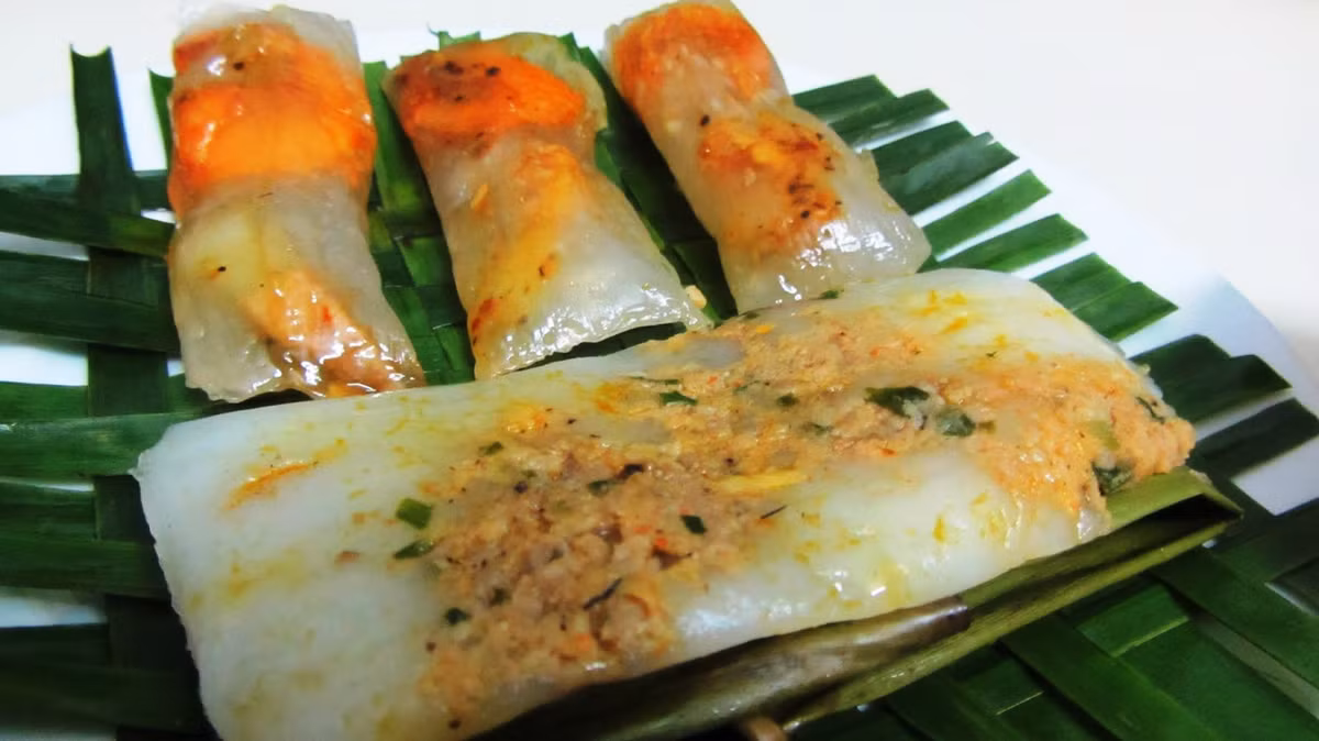 Món bánh nậm: Loại bánh này không phải có hình dáng giống cái nậm mà đơn giản chỉ là cái Tết được đặt theo tiếng địa phương.