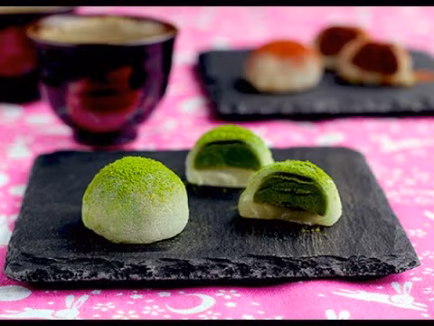 Vào dịp Tết truyền thống người Nhật thường ăn bánh Mochi với ước nguyện một cuộc sống nhiều may mắn, đủ đầy, dồi dào sức khỏe và trường thọ.