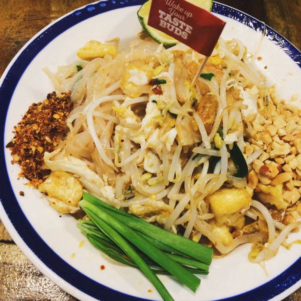 Món ăn Thái Lan tiếp theo chúng tôi muốn nhắc tới chính là Pad Thái hải sản.
