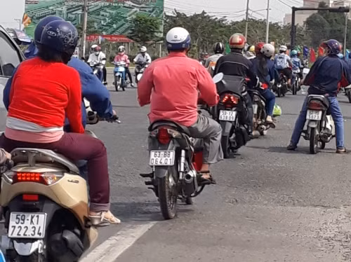 Nguoi dan mien Tay bat dau roi que ve Sai Gon lam viec-Hinh-3