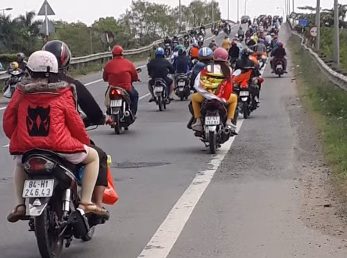 Nguoi dan mien Tay bat dau roi que ve Sai Gon lam viec-Hinh-2