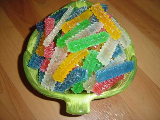 Mứt rau câu dẻo dẻo, nhiều hương vị hấp dẫn là lựa chọn tuyệt vời để đổi vị ăn Tết. Ảnh: Toinayangi, pasgo.