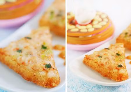 Bánh mì tôm chiên giòn: Chế biến món này bằng cách đun sôi mì tôm trong nước rồi vớt ra, để ráo. Tiếp đó cho mì, hành tây thái lát, một quả trứng vào bột mì đã hòa với nước.