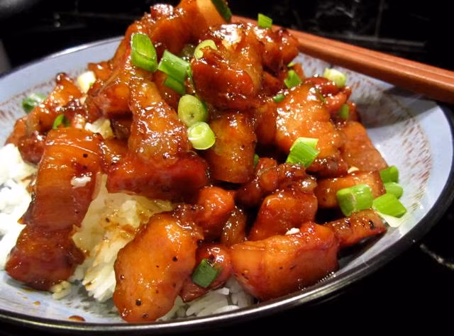 Trên đây là một số chia sẻ về các loại thực phẩm tránh nấu với thịt lợn trong dịp Tết để mọi người cần lưu ý để có thể đón tết vui và khỏe mạnh.