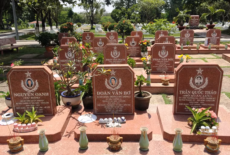 NTLS TP HCM có hơn 14 nghìn ngôi mộ, trong đó có nhiều mộ phần của các Anh hùng liệt sĩ đã đi vào sử sách, là niềm tự hào của dân tộc. 