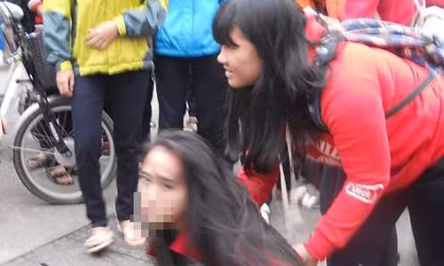 Hieu truong phat ngon gay soc: Chuyen gia giao duc len tieng