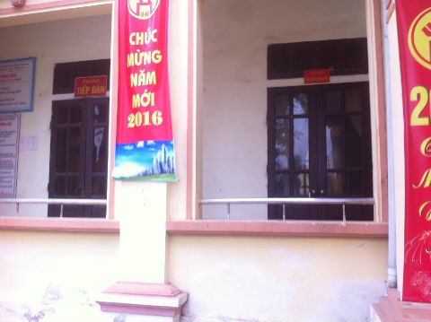 Phòng tiếp dân và phòng một Phó Chủ tịch xã khóa cửa từ bên ngoài.