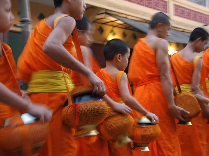 Luang Prabang ở Lào là một trong những điểm đến thú vị ở Đông Nam Á. Nơi đây có nhiều ngôi chùa cổ và nhiều địa danh lý thú như bản Xiêng men, động Pak Ou, bản Phanom...