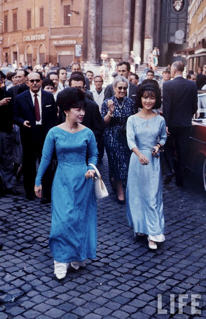 Hình ảnh bà Trần Lệ Xuân và con gái Ngô Đình Lệ Thủy trên tạp chí LIFE.