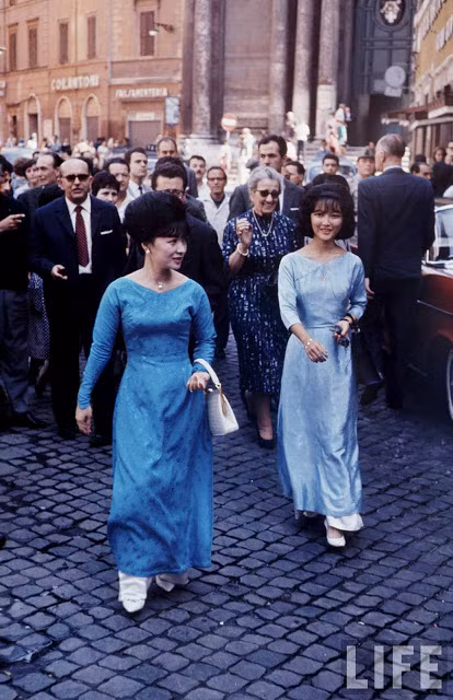 Hình ảnh bà Trần Lệ Xuân và con gái Ngô Đình Lệ Thủy trên tạp chí LIFE.