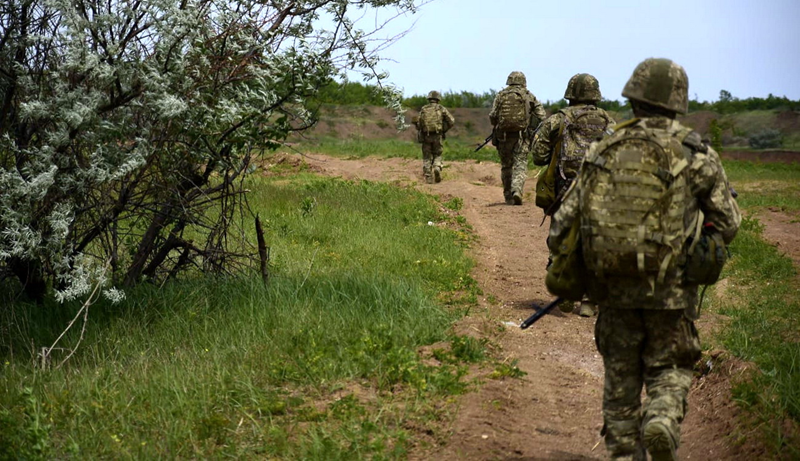 Theo hướng tiến quân hiện tại của Nga, khi họ chiếm được Uspenivka, lực lượng Nga ở tây nam cũng có thể sẽ chiếm được làng Sukhy Yaly. Lúc đó, hai lực lượng Nga có khả năng sẽ tấn công làng từ hai phía đông và tây Constantinopol, sau đó cùng tiến về phía tây của Kurakhove. Ảnh: GeneralStaff.ua.