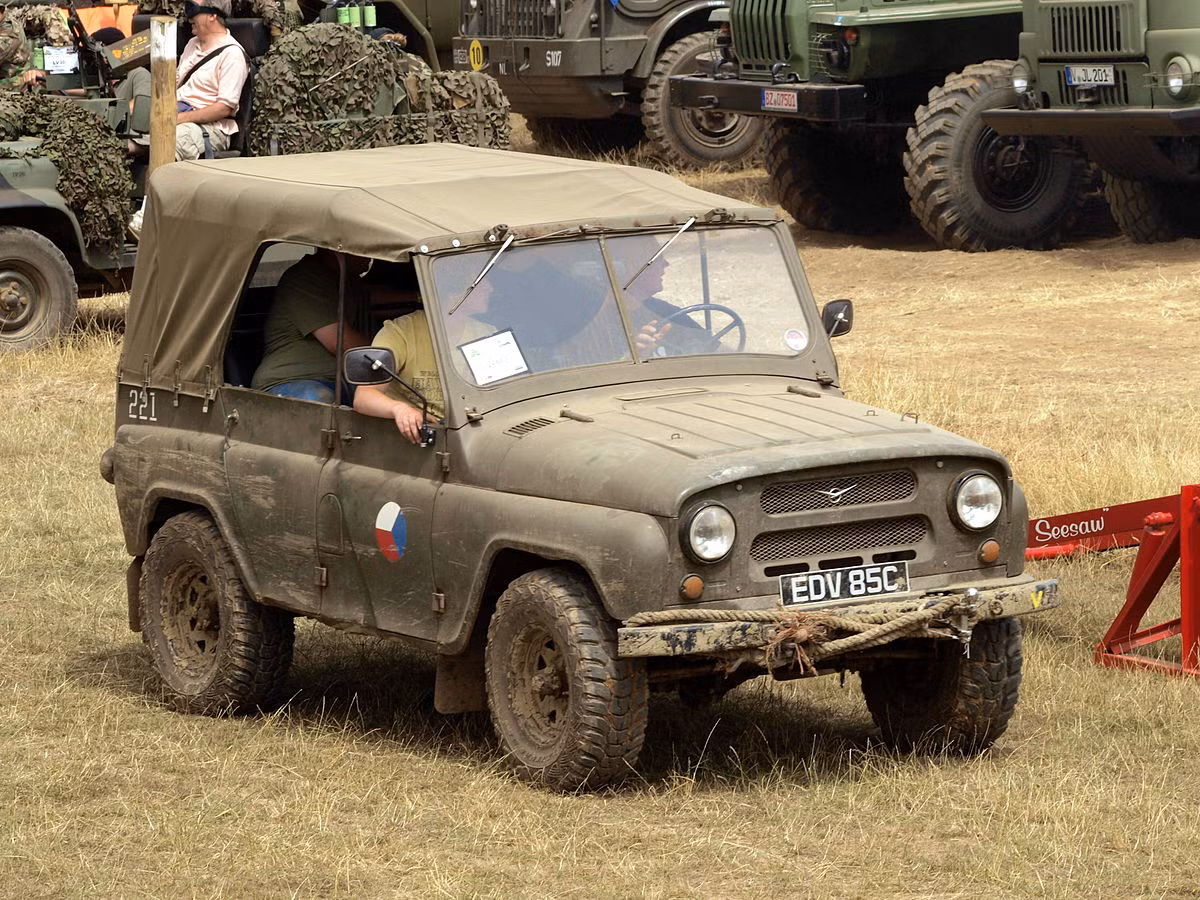 630 chiếc ô tô off-road UAZ-469 có thể cũng sẽ ra bãi rác trong tương lai rất gần khi mà hiện nay Czech đã nhập số lượng các dòng off-road Land Rover của Anh. Nguồn ảnh: Wikipedia
