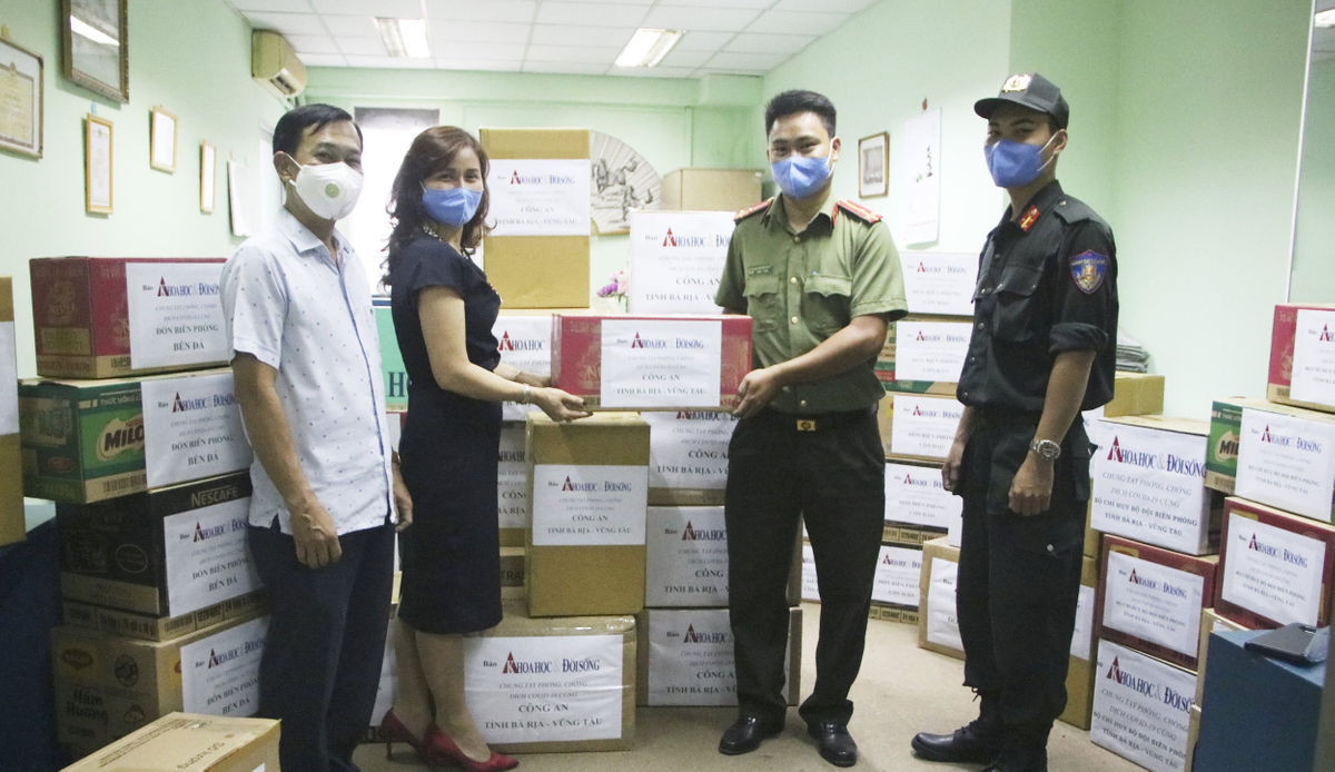 Công an tỉnh Bà Rịa - Vũng Tàu tri ân VPĐD báo Tri thức & Cuộc sống - Hình 2 Cong an tinh Ba Ria - Vung Tau tri an VPDD bao Tri thuc & Cuoc song-Hinh-2