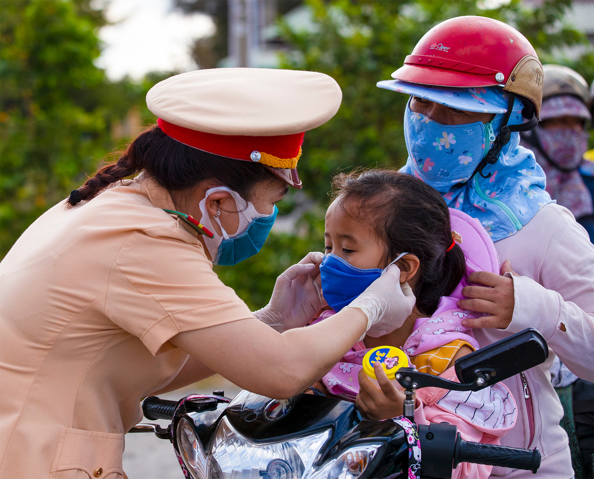 Công an tỉnh Bà Rịa - Vũng Tàu tri ân VPĐD báo Tri thức & Cuộc sống - Hình 3 Cong an tinh Ba Ria - Vung Tau tri an VPDD bao Tri thuc & Cuoc song-Hinh-3