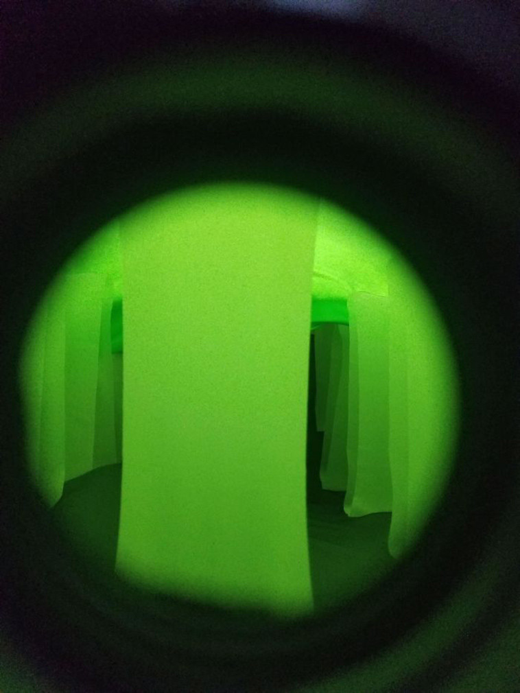 Bên trong chiếc đệm hơi này trông như hang động của người ngoài hành tinh.