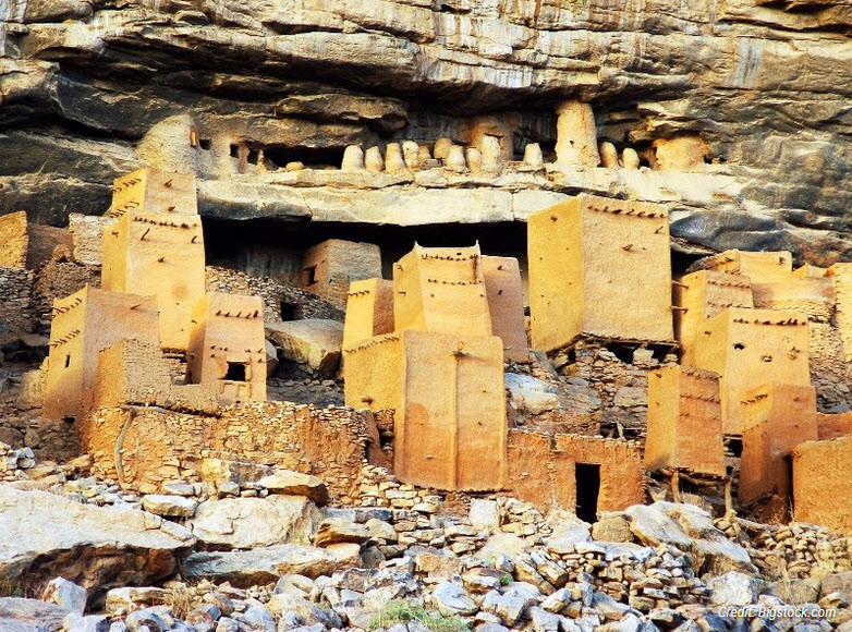 6. Bandiagara, Mali: Bandiagara là một cộng đồng dân cư được xây dựng trên vách núi và cao nguyên. Các công trình kiến trúc ấn tượng ở đây bao gồm kho chứa thực phẩm, nơi thờ cúng, nhà ở và địa điểm sinh hoạt cộng đồng.