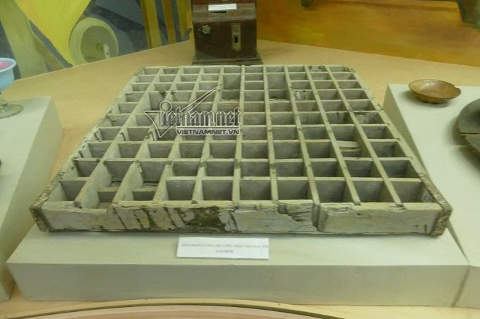 Khay phát lương cho công nhân thời Pháp.