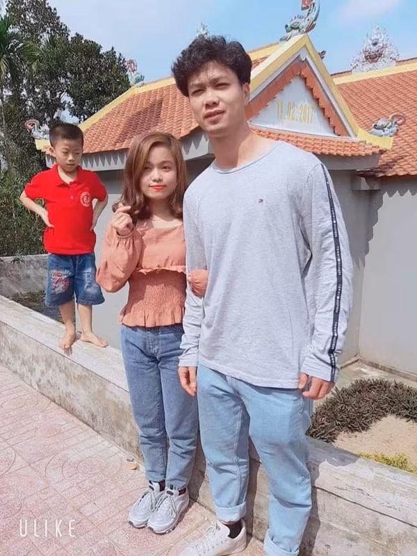 'Hoa mi' Cong Phuong ban 'full' Tet vi qua dong fan-Hinh-3