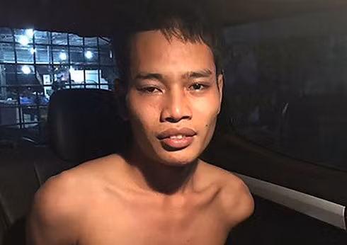 Giat tui xach cua Viet kieu dung luc chup hinh, mot ten cuop sa luoi-Hinh-2