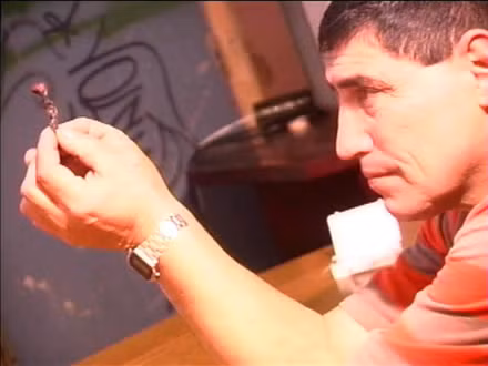 Sinh vật này có phần đầu to bất thường. Thi hài khô quắt dường như là đã qua đời từ khá lâu.