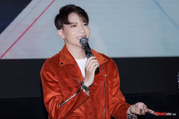 Dung truoc tin don 'ran nut', S.T Son Thach tra loi day bat ngo!