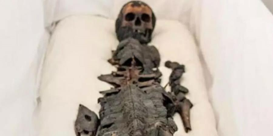 Xác ướp được đặt trong cung điện Yildiz tại Istanbul cho tới khi quốc vương Abdul Hamid II ra lệnh chuyển nó tới cung điện Topkapi.