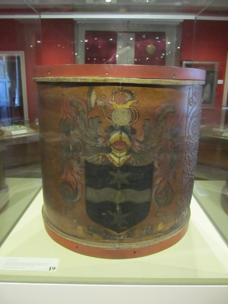 Cụ thể, nhiều câu chuyện kể rằng, mỗi khi nước Anh lâm vào tình trạng nguy hiểm, chiếc trống sẽ tự vang lên âm thanh dù không có người đánh trống.