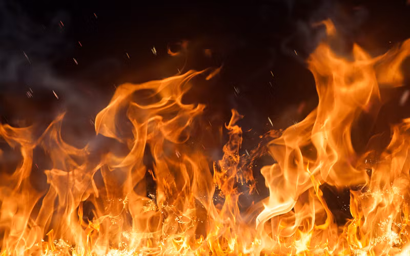 Dù vậy, những vụ cháy bí ẩn tiếp tục xảy ra khiến dân làng hoang mang sợ hãi.