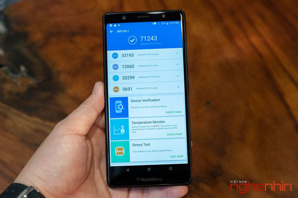 Giao diện chụp hình đơn giản dễ dùng với các tuỳ chọn chế độ hay cài đặt ngay ở ngoài