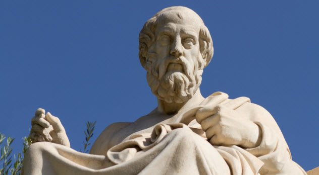 Plato miêu tả thành phố này tràn ngập niềm vui cũng những tồn tại nhiều công trình tráng lệ, tuyệt đẹp. Thành phố Atlantis được cho là nằm ở một vị trí nào đó tại Đại Tây Dương.