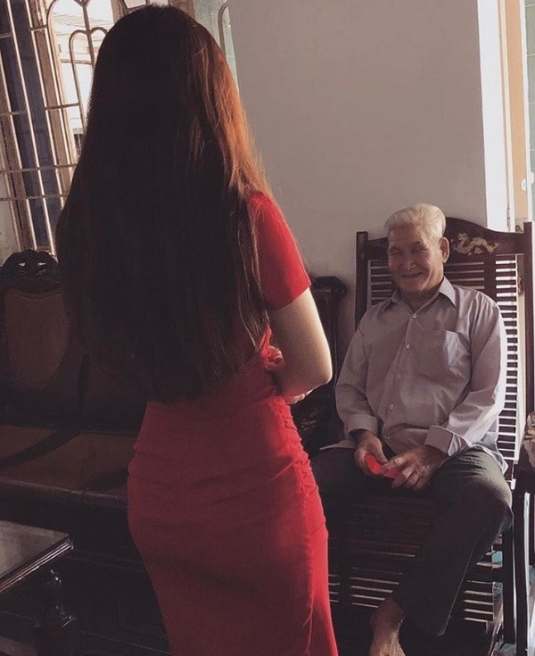 Yến Xuân, bạn gái thủ môn Lâm Tây bên ông