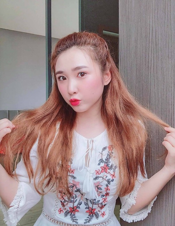 Thanh Mèo, bạn gái tin đồn của thủ môn Bùi Tiến Dũng xúng xính đi chơi Tết