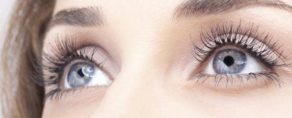 Để kiểm tra Laura có thực sự sở hữu đôi mắt đặc biệt như vậy không, các chuyên gia đã thực hiện một số kiểm tra. Theo đó, người ta đặt một vật nhỏ bé ở phía sau khối bê tông dày hơn 10 cm.