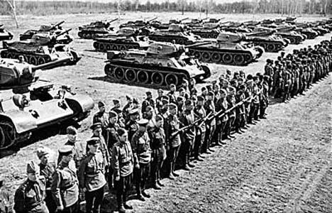 Nhờ hành động dũng cảm và kiên cường của 6 binh sĩ điều khiển xe tăng KV-1 mà quân đội Liên Xô có thêm gần 24 giờ chuẩn bị lực lượng, lên kế hoạch và triển khai quân nhằm chống lại đội quân xâm lược của Hitler. Video: Tiếp tục truy tìm tội phạm chiến tranh thời phát xít Đức (nguồn: VCT14)