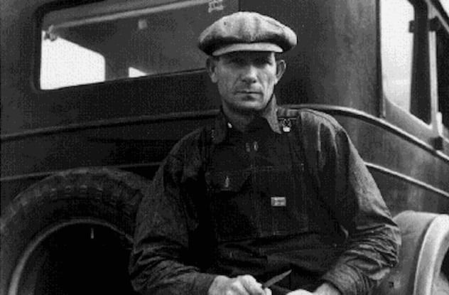 Câu chuyện về hồn ma gây ra những cái chết rùng rợn xảy ra vào năm 1938. Khi ấy, một người đàn ông tên Carl Pruitt trở về nhà ở Kentucky, Mỹ thì bắt quả tang vợ đang trong vòng tay một người đàn ông khác. Trong lúc tức giận, người chồng dùng dây xích siết cổ vợ đến chết rồi tự sát. Người đàn ông ngoại tình với Pruitt thấy cảnh tượng trên vội vã bỏ chạy.