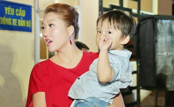 Phi Thanh Van la lung kin nhu bung dip cuoi nam