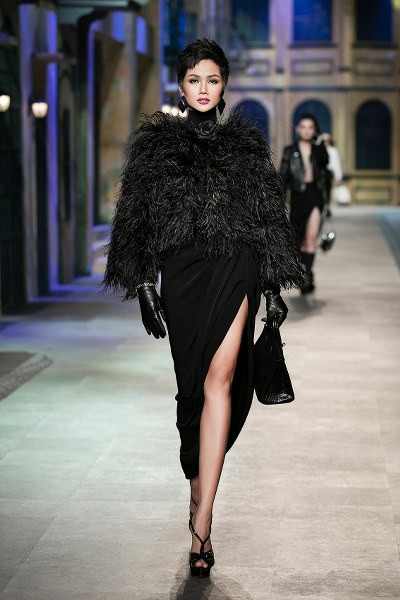 10 man catwalk khien khan gia man nhan cua cac my nhan Viet-Hinh-7