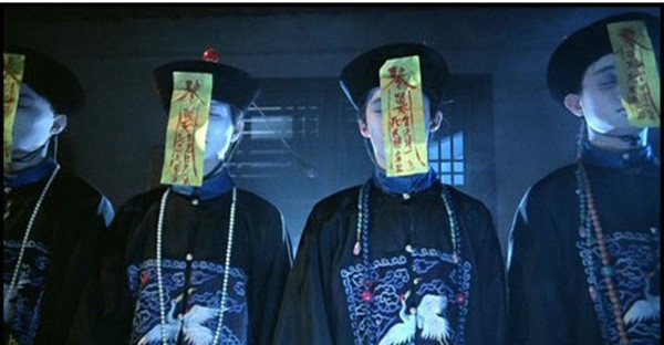 Tuy nhiên, cương thi có những điểm khác so với ma cà rồng. Quái vật hút máu người của Trung Quốc được mô tả là những tử thi không bị phân hủy.