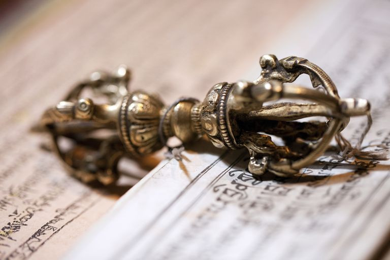 Vũ khí này phát phóng xạ và giúp các vị thần phá hủy một thành phố hay một nền văn minh khi đạo đức của dân chúng bị suy đồi.