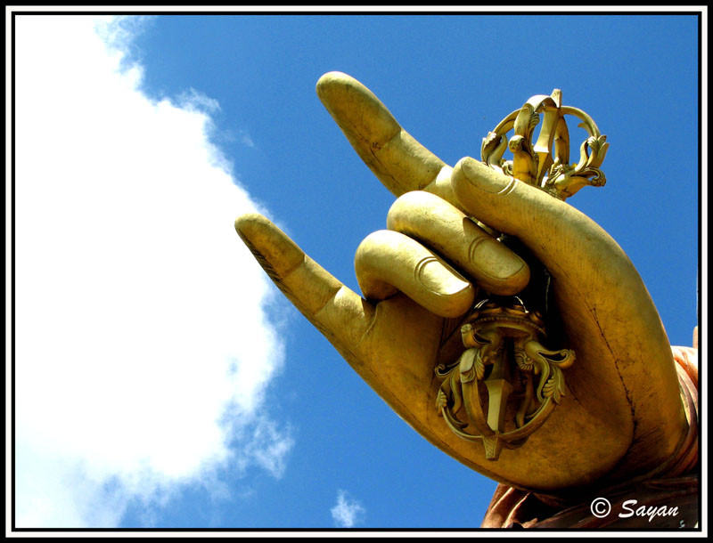 Lưỡi tầm sét được tạo ra từ sấm sét và rơi từ trên trời xuống nên được coi là bảo vật linh thiêng.