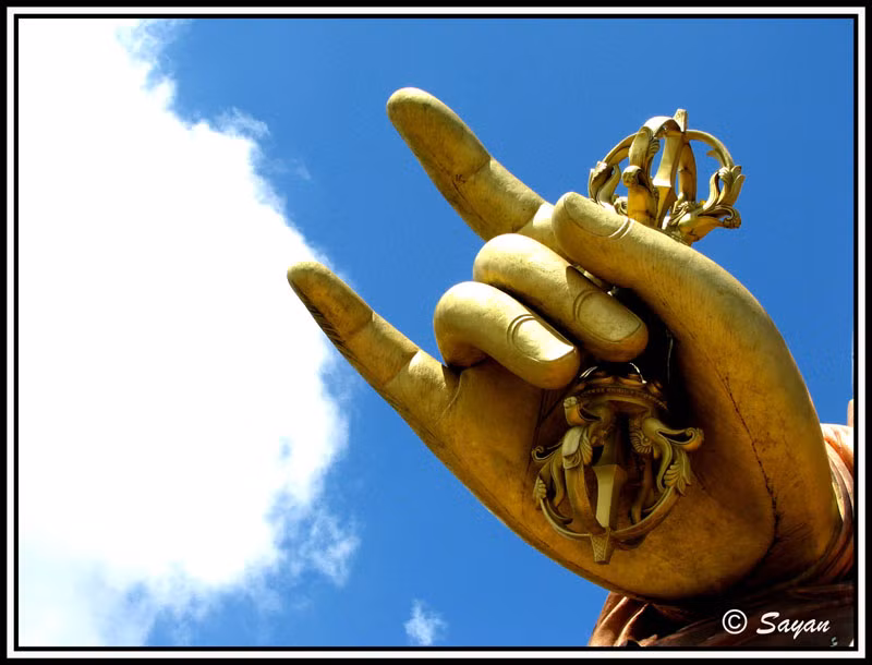 Lưỡi tầm sét được tạo ra từ sấm sét và rơi từ trên trời xuống nên được coi là bảo vật linh thiêng.