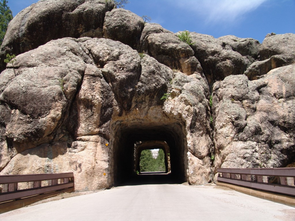 Do diện tích rông như trên nên Iron Mountain giống như một mê cung khổng lồ. Nếu không cẩn thận thì dù là nhân viên làm việc tại nơi này cũng có thể bị lạc đường.