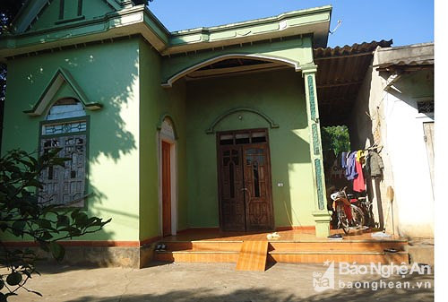 Thua bac, nguoi dan ong o Nghe An mua xang ve nha tu thieu