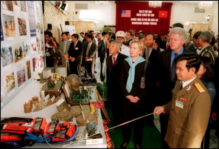 Tổng thống Clinton cũng ghé thăm Bảo tàng Lịch sử Việt Nam (trong ảnh), Bảo tàng Mỹ thuật ở TP HCM. Ảnh: Getty.